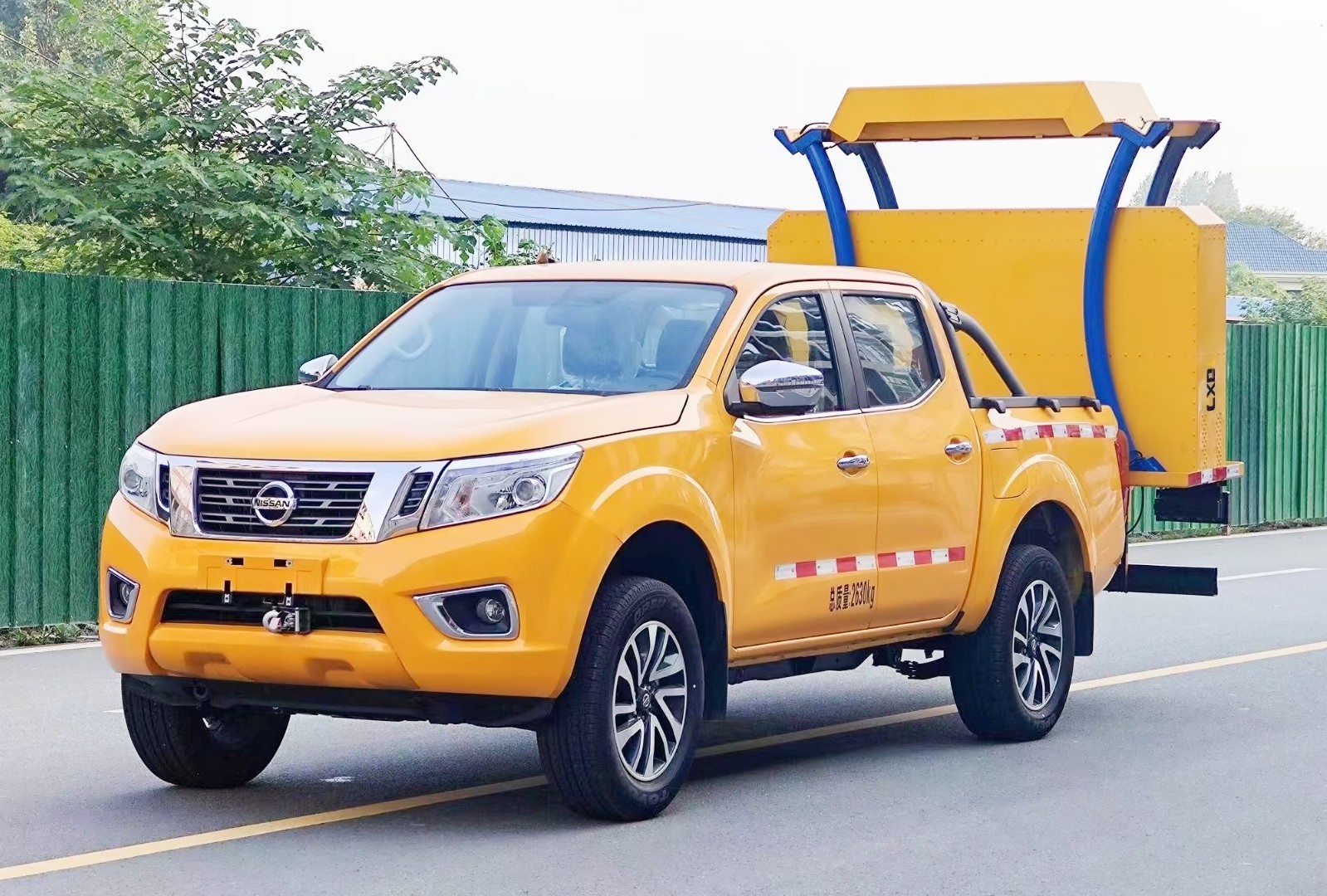 新款日產皮卡四驅防撞緩沖車“他來了”